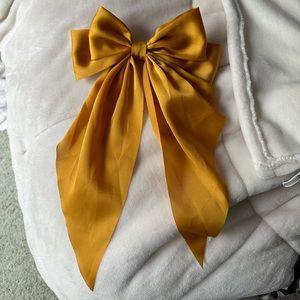 Gold hair bow NEVER WORN